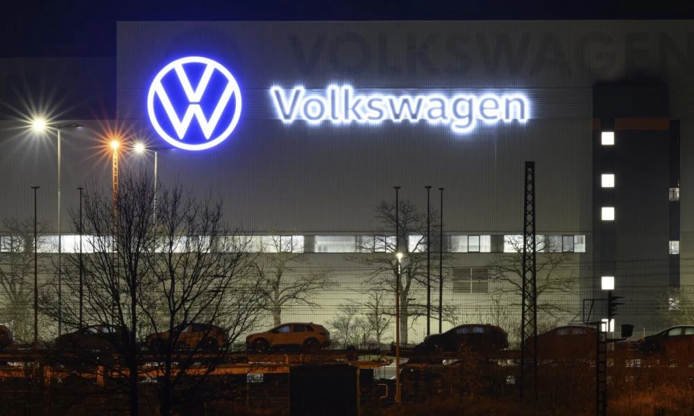 Volkswagen: Κατεβάζουν ρολά οι εργαζόμενοι για τα σχέδια απολύσεων και περικοπών